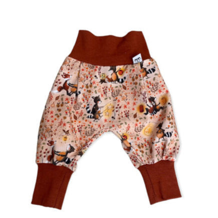 Pumphose mit Waldtieren laterne