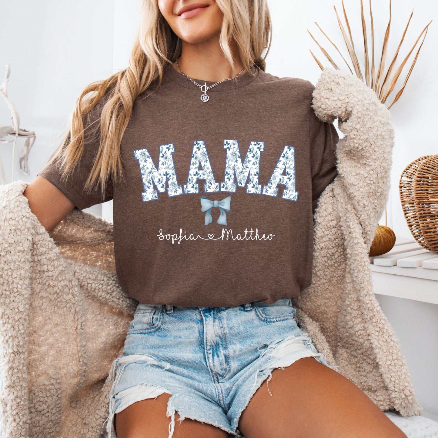 personalisierbares T-Shirt Mama mit Schleife und Blumen