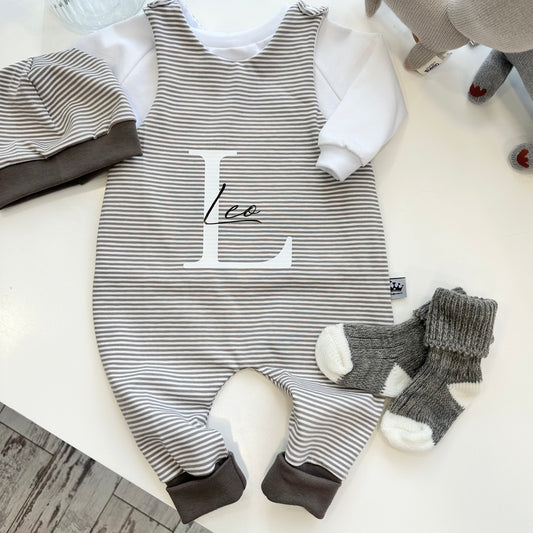 Strampler Set Taupe Streifen  mit Namen und Mütze